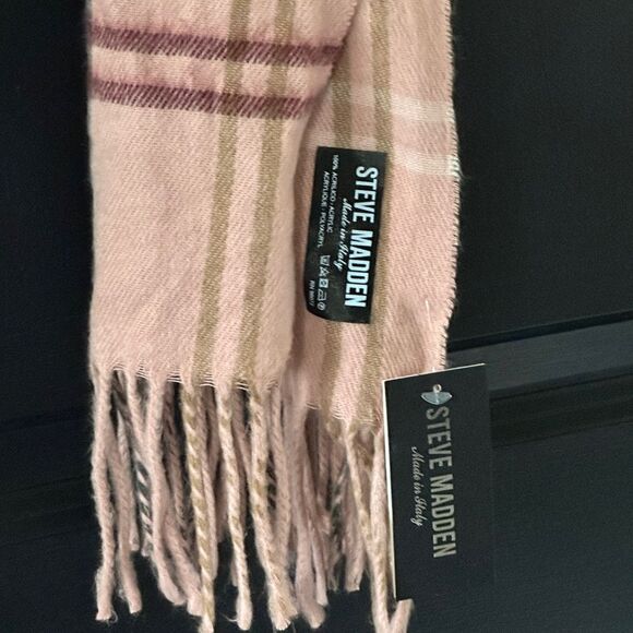 NWT Steve Madden Rose Colored Plaid Scarf Made in Italy - Picture 2 of 2